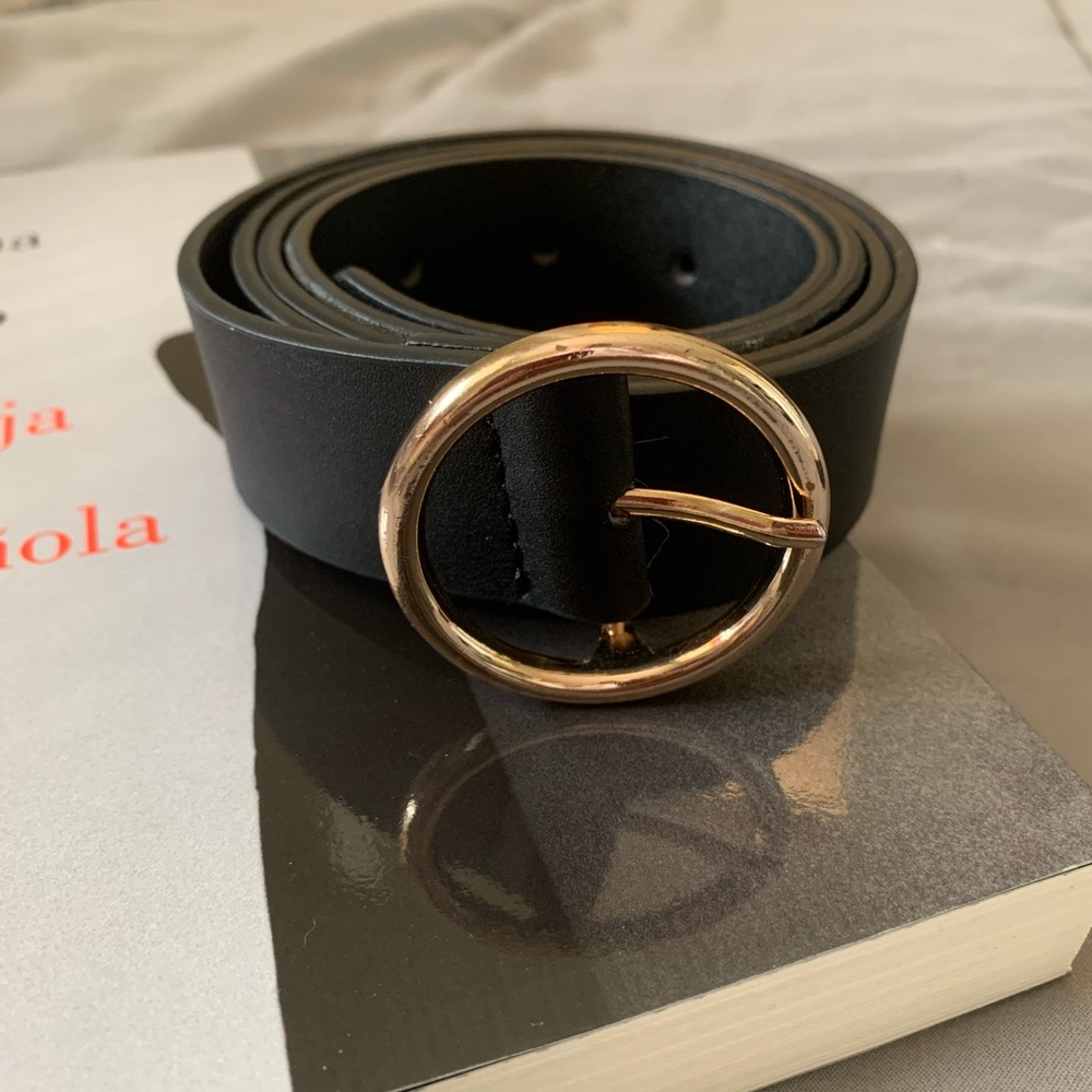 Black and gold belt